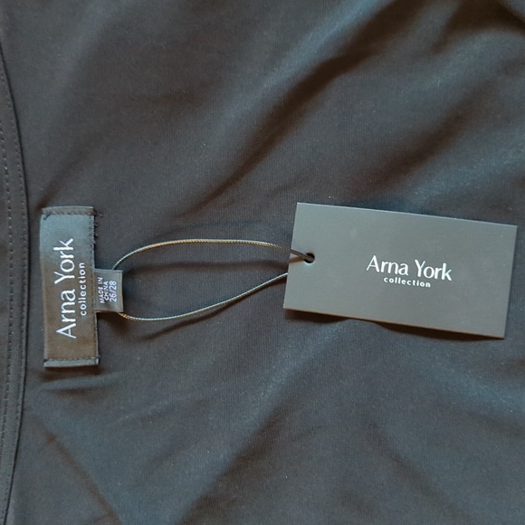 Arna York Collection NWT sz 26/28 Women's Jet Black V-Neck Cross Over Blouse - Picture 4 of 5